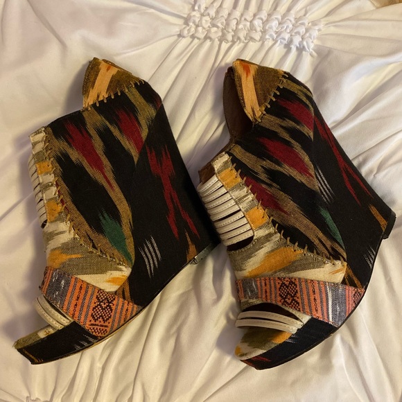 Aldo Shoes - Aldo pattern wedges size 37